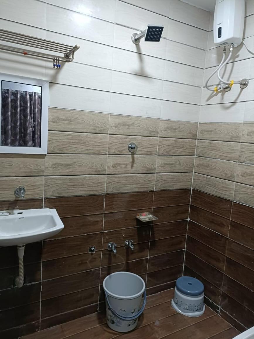 Honest Deluxe Room Garudeshwar Extérieur photo